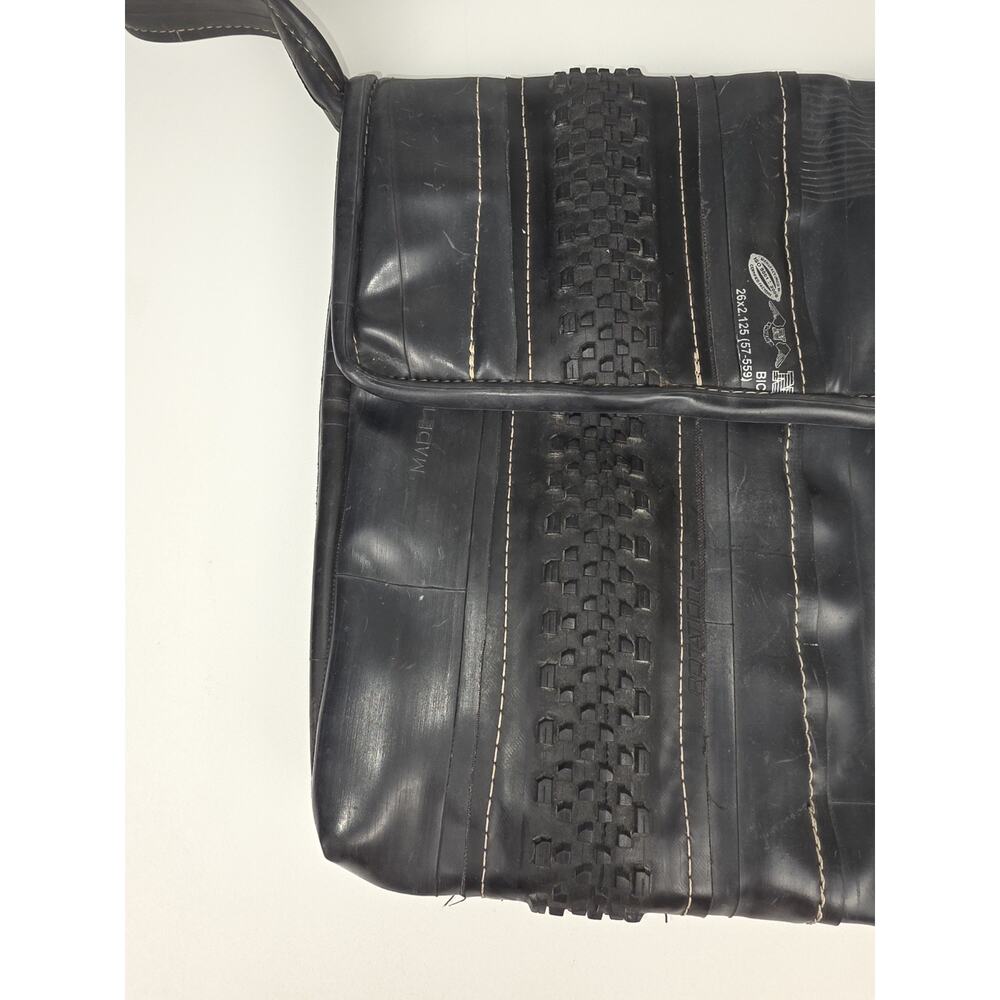 Totally Tubular Design Upcycled Bicycle Inner Tube Messenger Bag - Picture 3 of 14